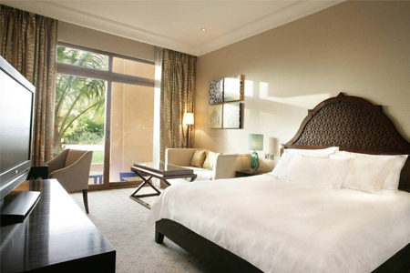 HiltonSlider3